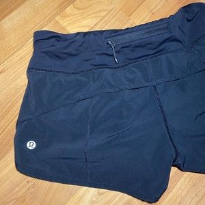 black 2.5 speed up shorts from lululemon